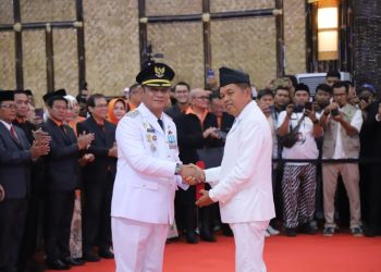 Resmi Dilantik Jadi Bupati Bekasi Asep Surya Atmaja Ditantang Dedi Mulyadi: 2027 Tak Boleh Ada Jalan Rusak dan Sekolah Jelek