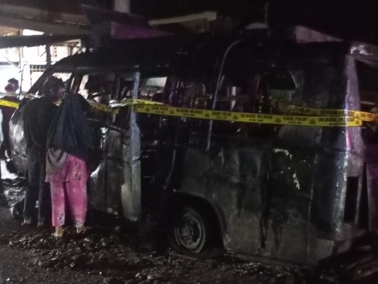 Diduga Angkut BBM dalam Jerigen Minibus Terbakar di Padangsidimpuan