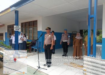 Kapolsek Hutaimbaru Pimpin Upacara di SMPN 9 Padangsidimpuan, Ingatkan Bahaya Narkoba dan Bullying