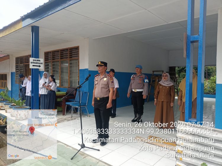 Kapolsek Hutaimbaru Pimpin Upacara di SMPN 9 Padangsidimpuan, Ingatkan Bahaya Narkoba dan Bullying