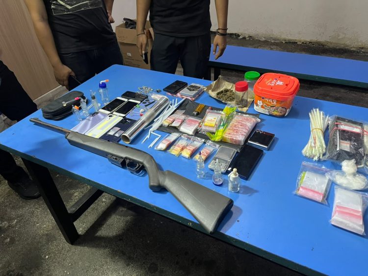 Brimob Polda Metro Jaya Dukung Pemulihan Kampung Rawan Narkoba di Berlan, Jakarta Timur Amankan 8 Orang Dan Sejumlah Barang Bukti Disita