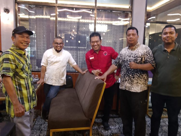 Debat Akbar Ijazah Gibran vs Karhutla di Medan, Muhri Singgung Pendidikan, Renaldo Kritik Respons Pemerintah