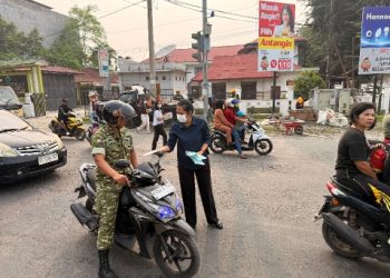 Tak Hanya Awasi Pelayanan Publik, Ombudsman Sumut Turun Bagikan Masker Kepada Pengendara
